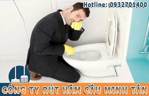 Xử l&yacute; m&ugrave;i h&ocirc;i bồn cầu toilet bằng h&oacute;a chất đ&aacute;nh sạch m&ugrave;i h&ocirc;i tại Quận 7.