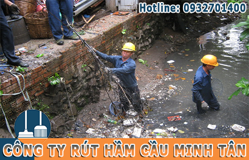 T&igrave;nh trạng ngập &uacute;ng do tắt nghẽn hố ga đ&atilde; th&uacute;c đẩy sự ph&aacute;t triển của những dịch vụ nạo v&eacute;t hố ga tại quận 6 ra đời.