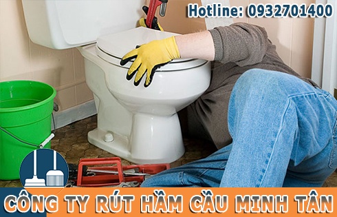 Xử l&yacute; m&ugrave;i h&ocirc;i bồn cầu toilet bằng h&oacute;a chất đ&aacute;nh sạch m&ugrave;i h&ocirc;i tại B&igrave;nh Dương.