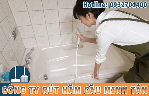 Xử l&yacute; m&ugrave;i h&ocirc;i bồn cầu toilet bằng h&oacute;a chất đ&aacute;nh sạch m&ugrave;i h&ocirc;i tại Huyện H&oacute;c M&ocirc;n.