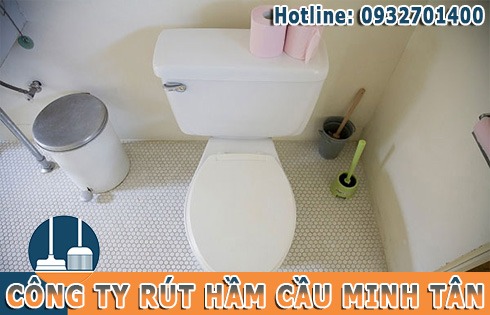 Xử l&yacute; m&ugrave;i h&ocirc;i bồn cầu toilet bằng h&oacute;a chất đ&aacute;nh sạch m&ugrave;i h&ocirc;i tại Quận Ph&uacute; Nhuận.