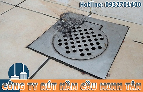 Xử l&yacute; m&ugrave;i h&ocirc;i bồn cầu toilet bằng h&oacute;a chất đ&aacute;nh sạch m&ugrave;i h&ocirc;i tại Quận T&acirc;n Ph&uacute;.