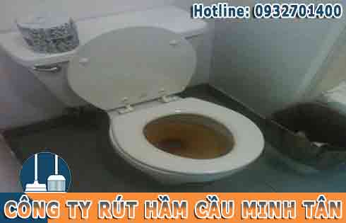 C&aacute;ch xử l&yacute; bồn cầu toilet bị nghẹt băng vệ sinh c&oacute; sao kh&ocirc;ng ?