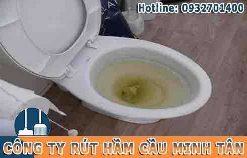 C&aacute;ch khắc phục bồn cầu xả nước yếu kh&ocirc;ng xo&aacute;y.