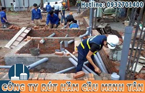 Đơn gi&aacute; c&ocirc;ng nh&acirc;n v&agrave; vật tư đ&agrave;o x&acirc;y hầm cầu cơ bản dao động từ 2.300.000đ - 2.700.000đ/khối.