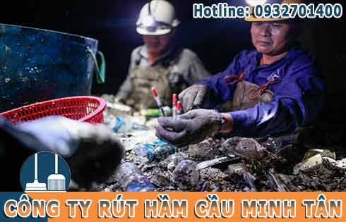 Nh&acirc;n vi&ecirc;n nạo v&eacute;t hố ga đường ống cống c&ocirc;ng ty Minh T&acirc;n.