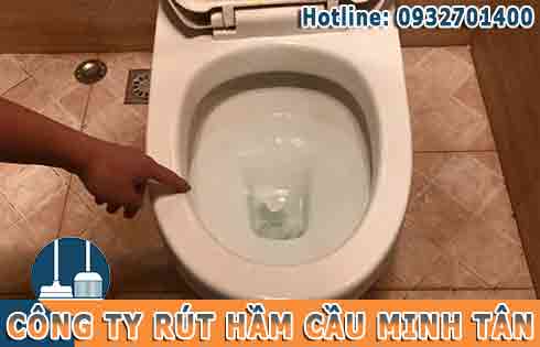 ​Cho&aacute;ng Với C&aacute;ch Th&ocirc;ng Bồn Cầu Toilet Bị Nghẹt Vải Trong T&iacute;ch Tắc