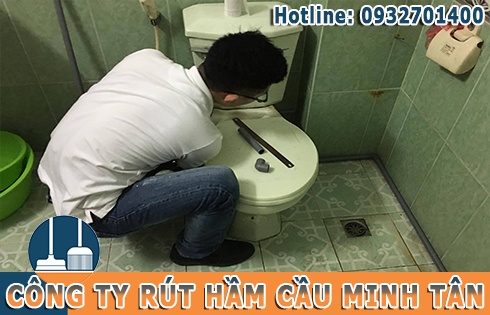 Th&ocirc;ng bồn cầu Quận 1 bằng d&acirc;y c&aacute;p l&ograve; xo kh&ocirc;ng cần đục ph&aacute;.